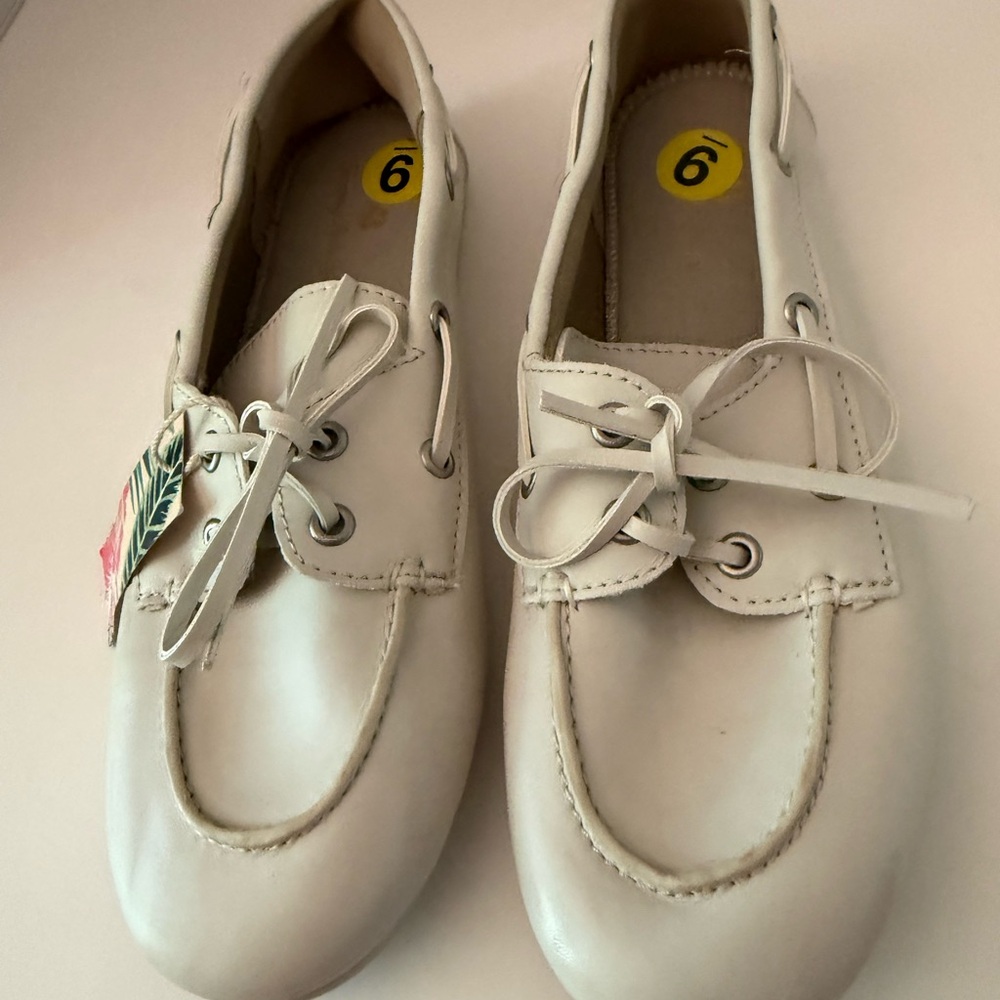 Tommy Bahama Wayfarer Light Gray Boat Shoes Women’s 9 NEW